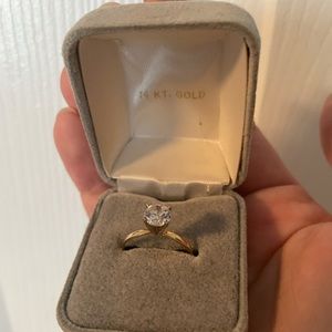 14 karat gold ring with cubic zirconia sz8